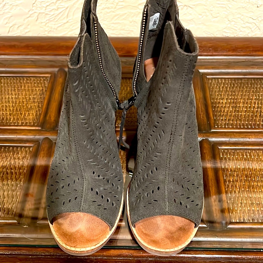 Tom’s olive bootie